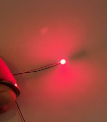 Tråd med LED-ljus (rött) För dockhus, tittskåp, tågräls