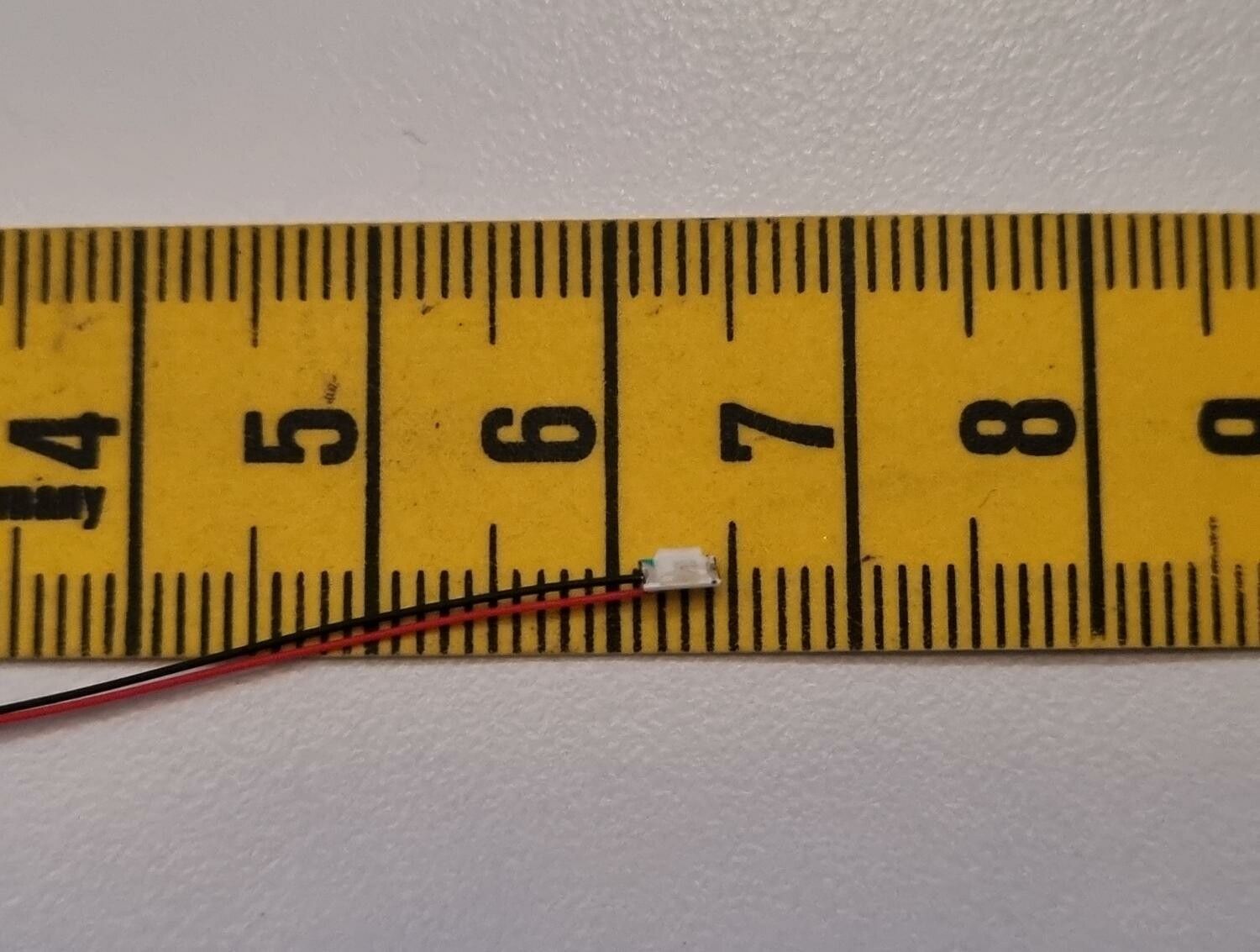 Tråd med LED-ljus (grön) För dockhus, tittskåp, tågräls