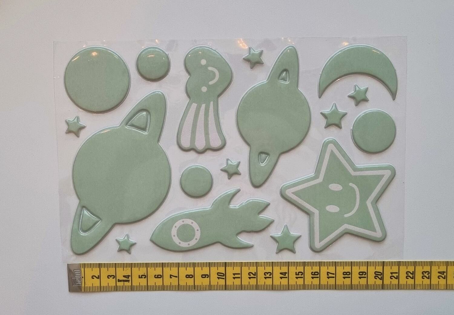 Självlysande stickers, raket och stjärnor (17 st)