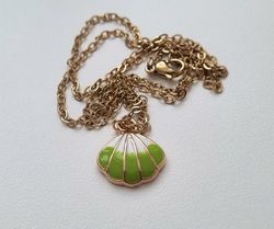 Guldfärgat halsband (50 cm) med snäckskal