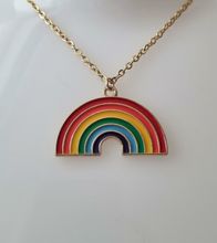 Guldfärgat halsband (50 cm) med en regnbåge