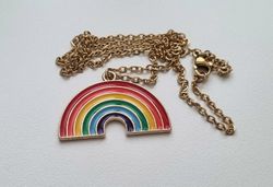 Guldfärgat halsband (50 cm) med en regnbåge