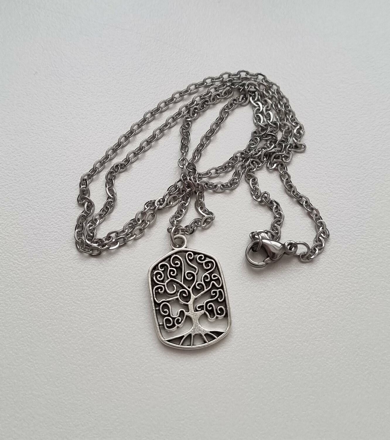 Silverfärgat halsband (50 cm) med ett träd, livets träd