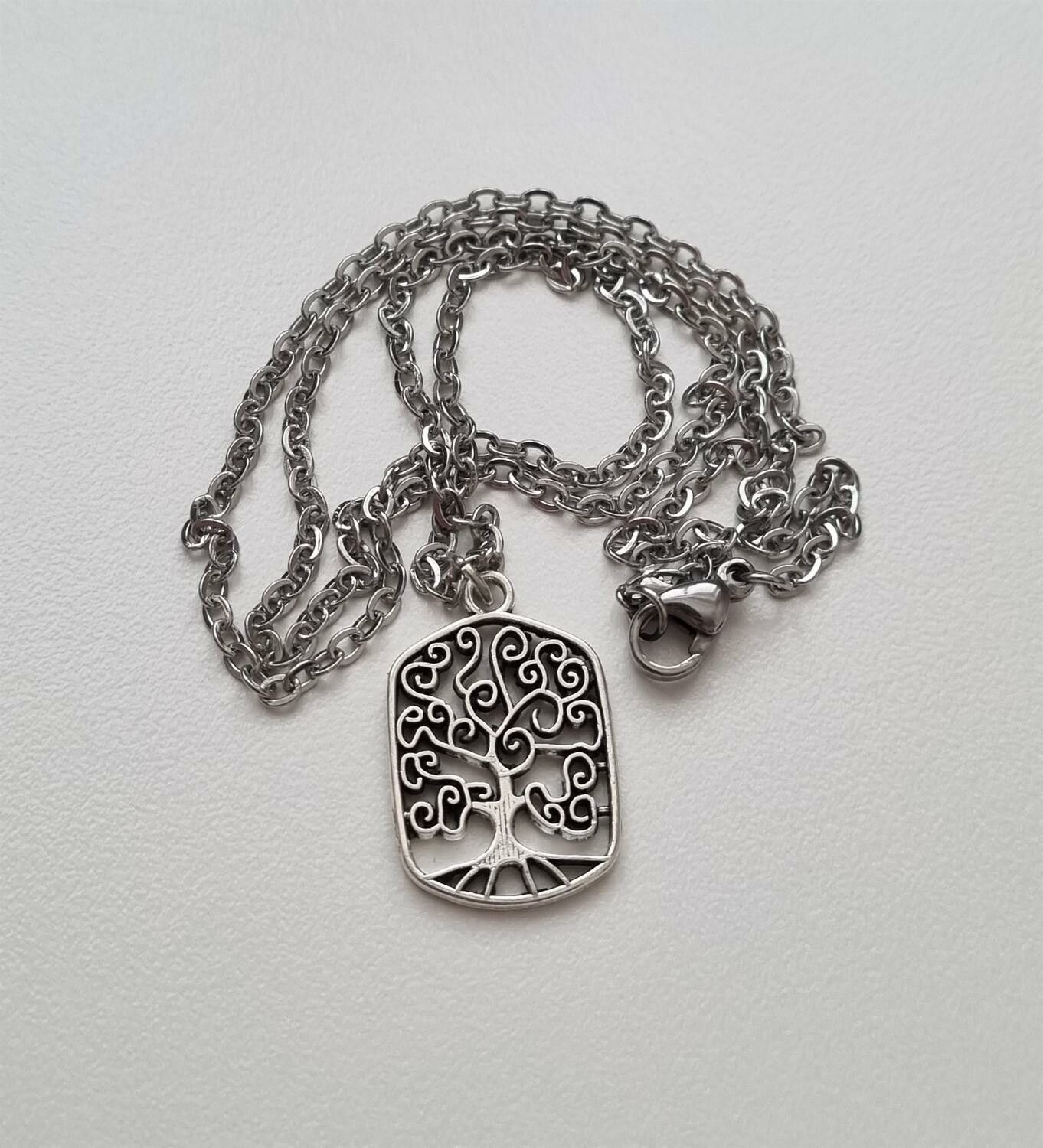 Silverfärgat halsband (50 cm) med ett träd, livets träd