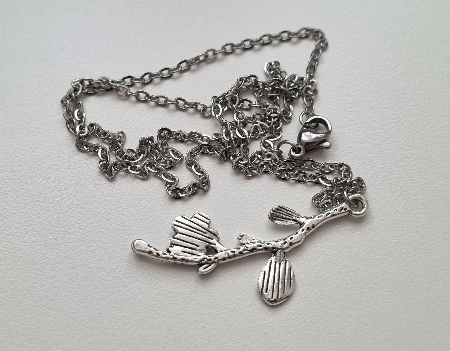 Silverfärgat halsband (50 cm) med en lång gren