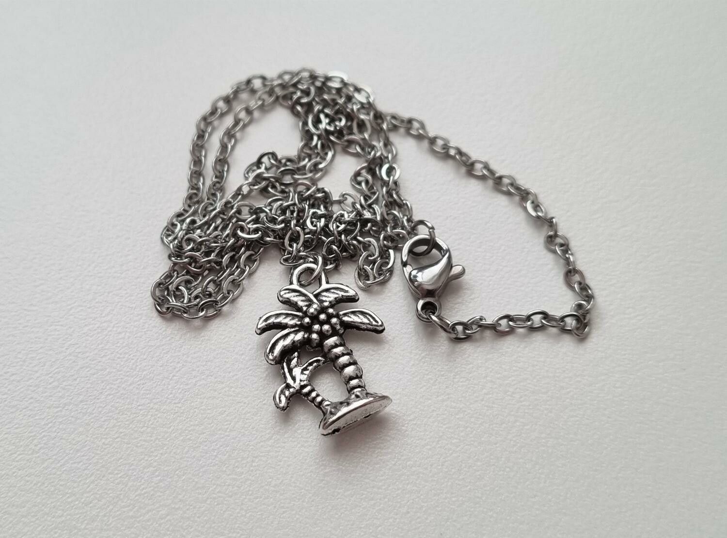 Silverfärgat halsband (50 cm) med palmer