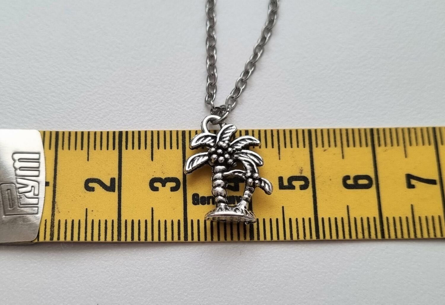 Silverfärgat halsband (50 cm) med palmer