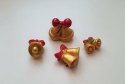 4 st julklockor i resin. Miniatyrer för dockskåpet, tittskåp mm