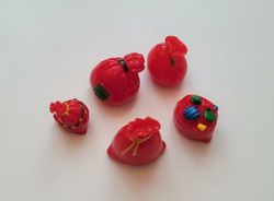 5 st julsäckar i resin. Miniatyrer för dockskåpet, tittskåp mm