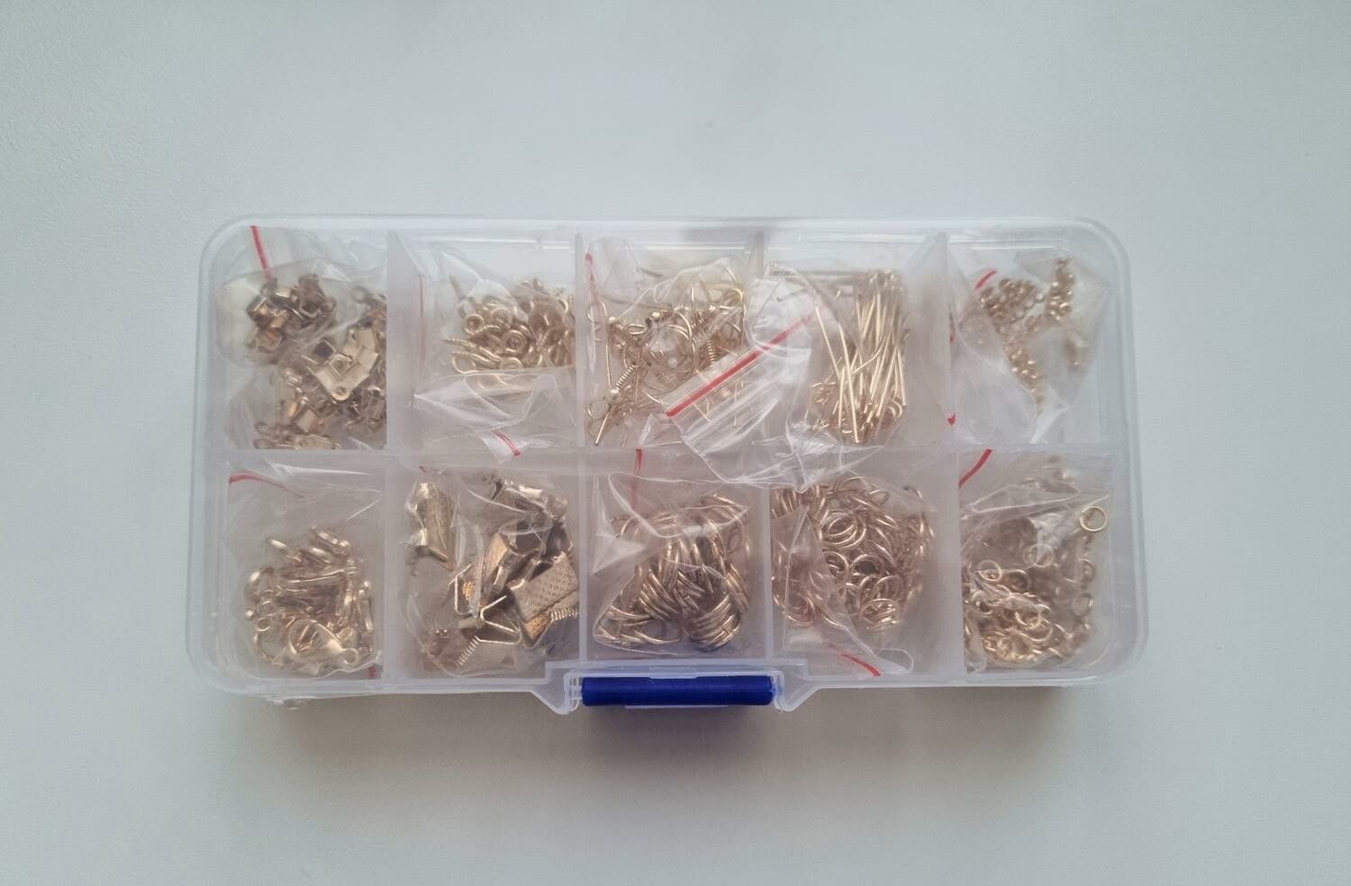 710 st delar med smyckestillbehör, smyckespaket (guldfärgade)
