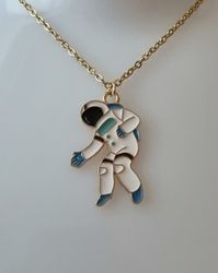 Guldfärgat halsband (45 cm) med en stor astronaut