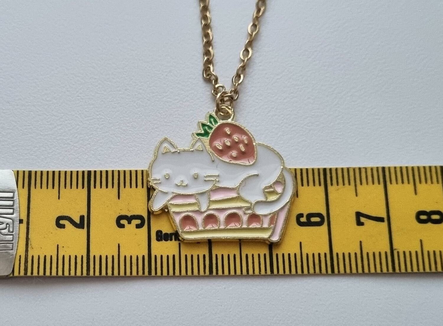 Guldfärgat halsband (45 cm) med en katt, kattberlock