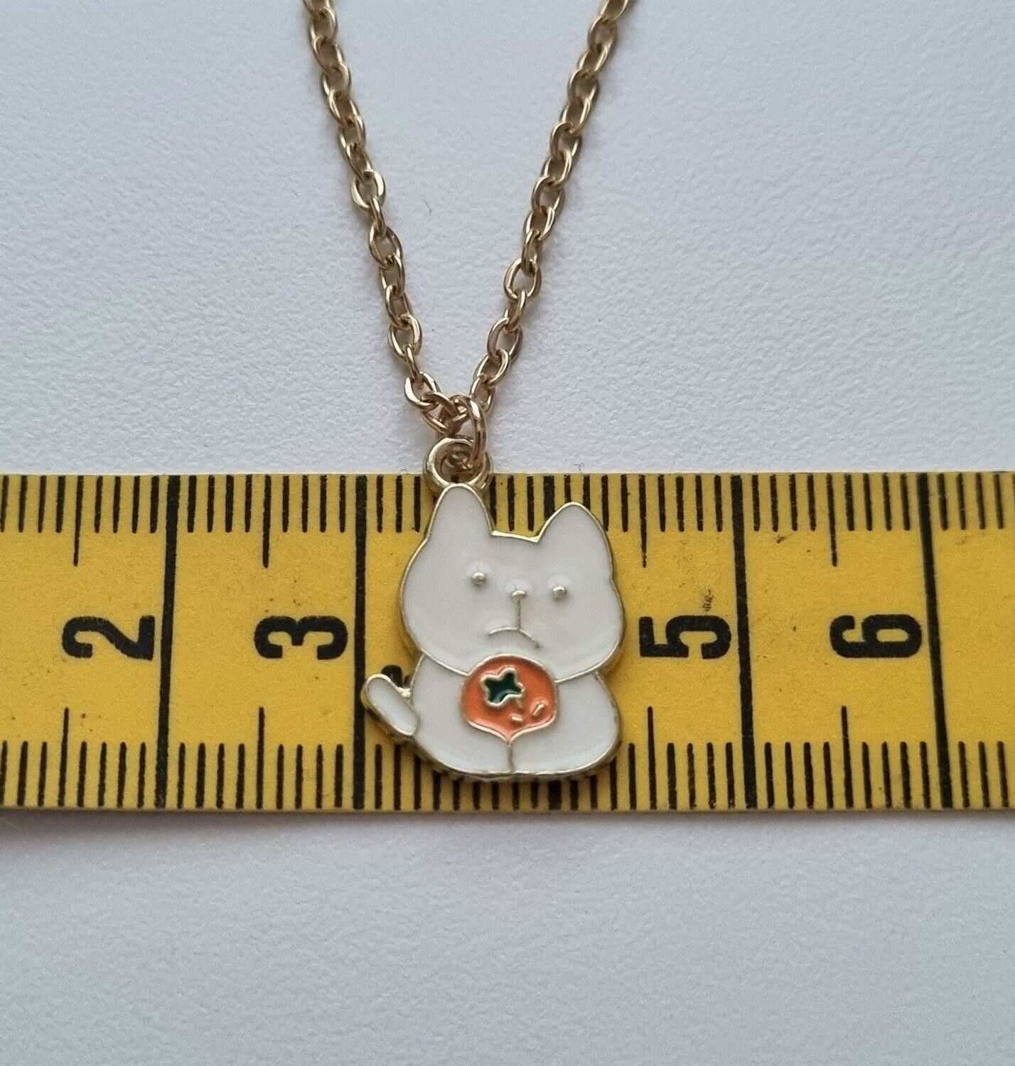 Guldfärgat halsband (45 cm) med en liten katt