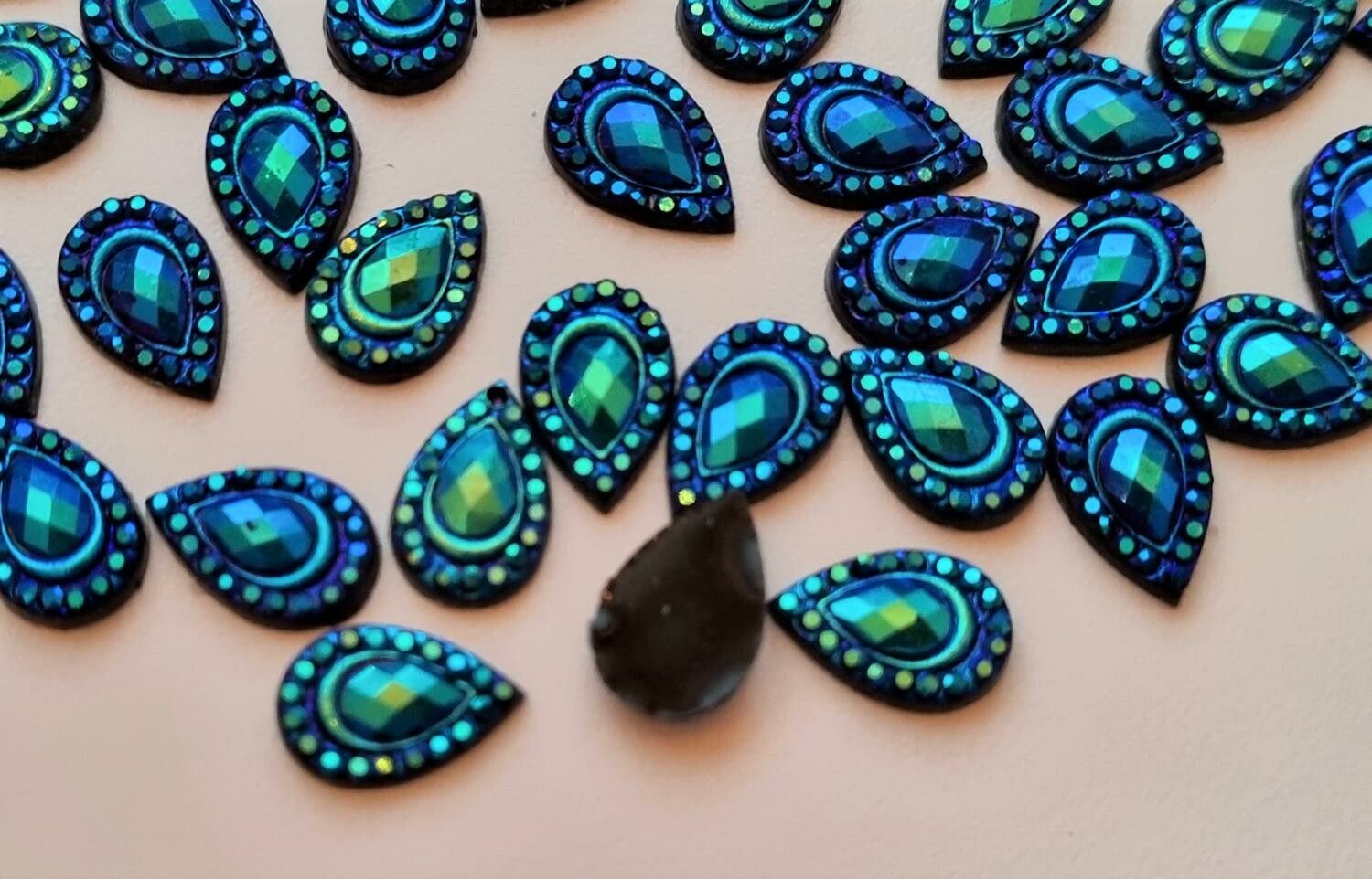 25 st flatbacks / peacock eyes / droppar för dekoration och scrapbooking