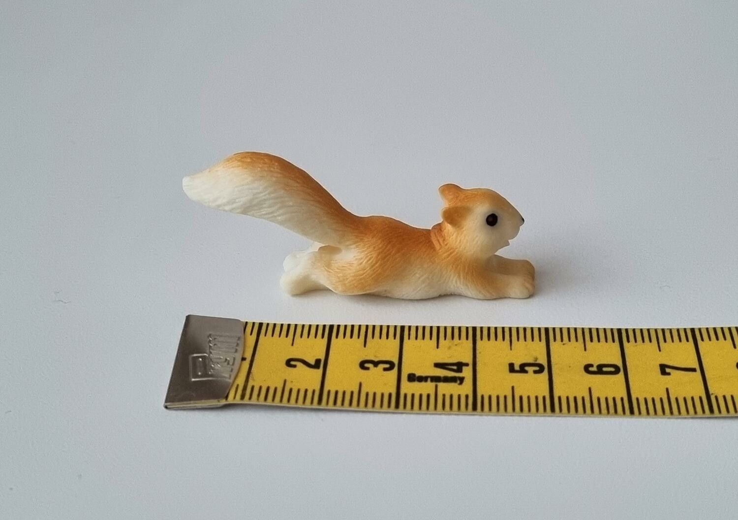 Söt liten handmålad ekorre / miniekorre, miniatyrer (variant 2)