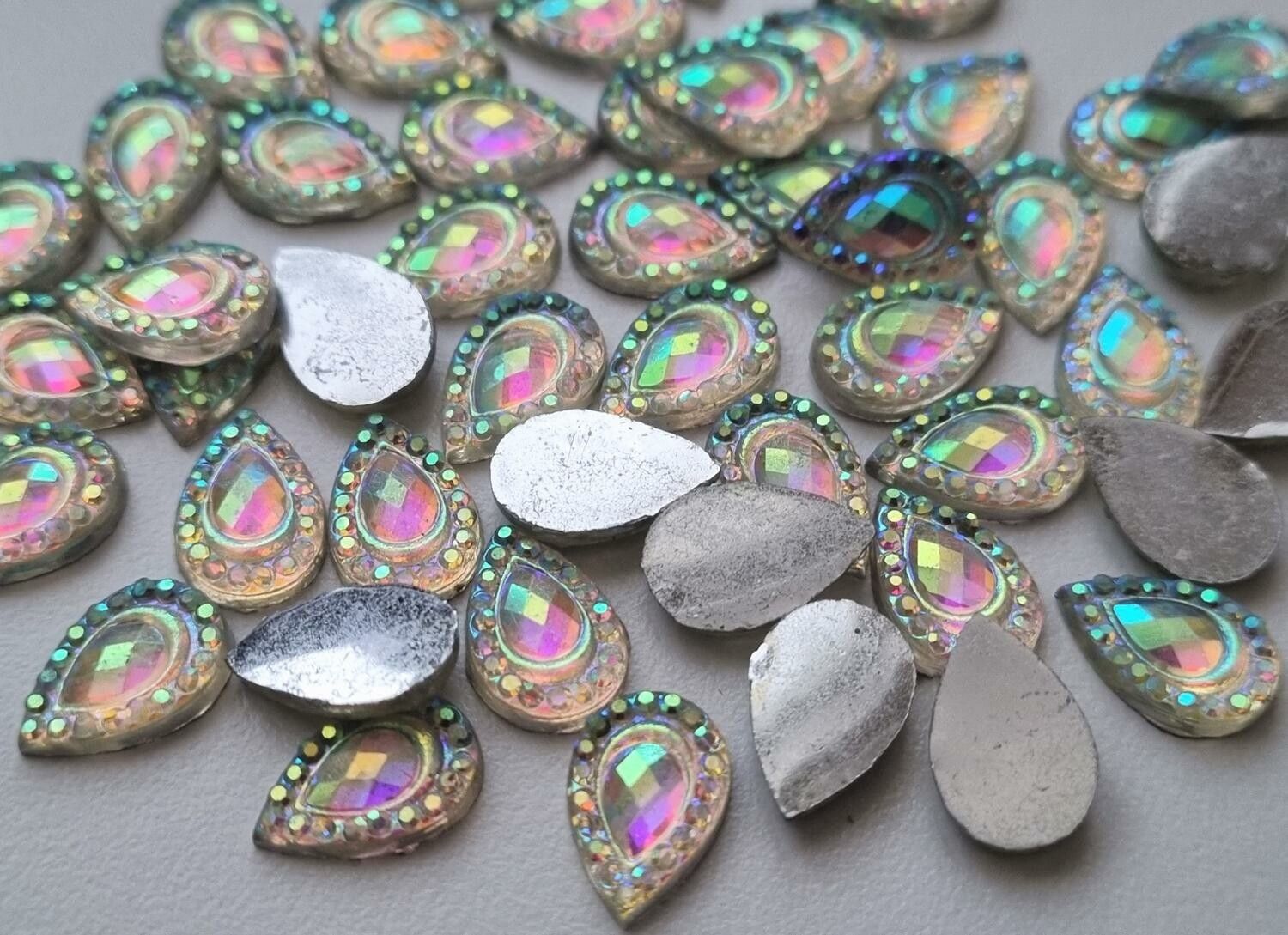 30 st flatbacks / peacock eyes / droppar för dekoration och scrapbooking