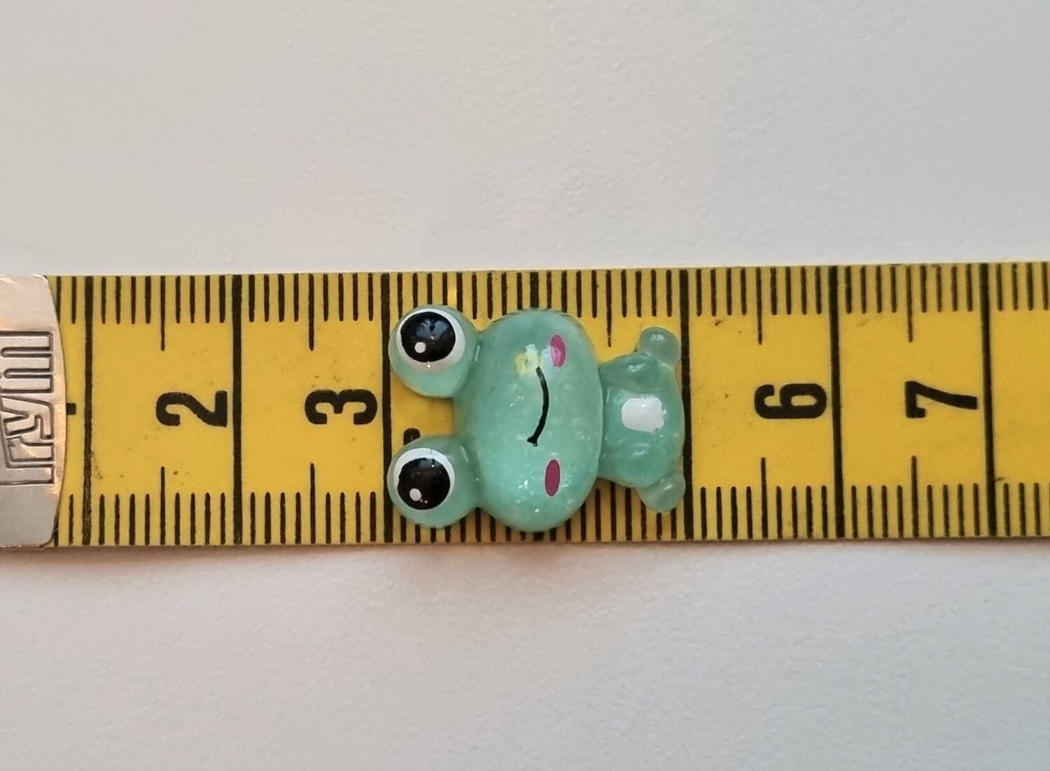 1 st Groda. Miniatyr / flatbacks för dekoration och scrapbooking