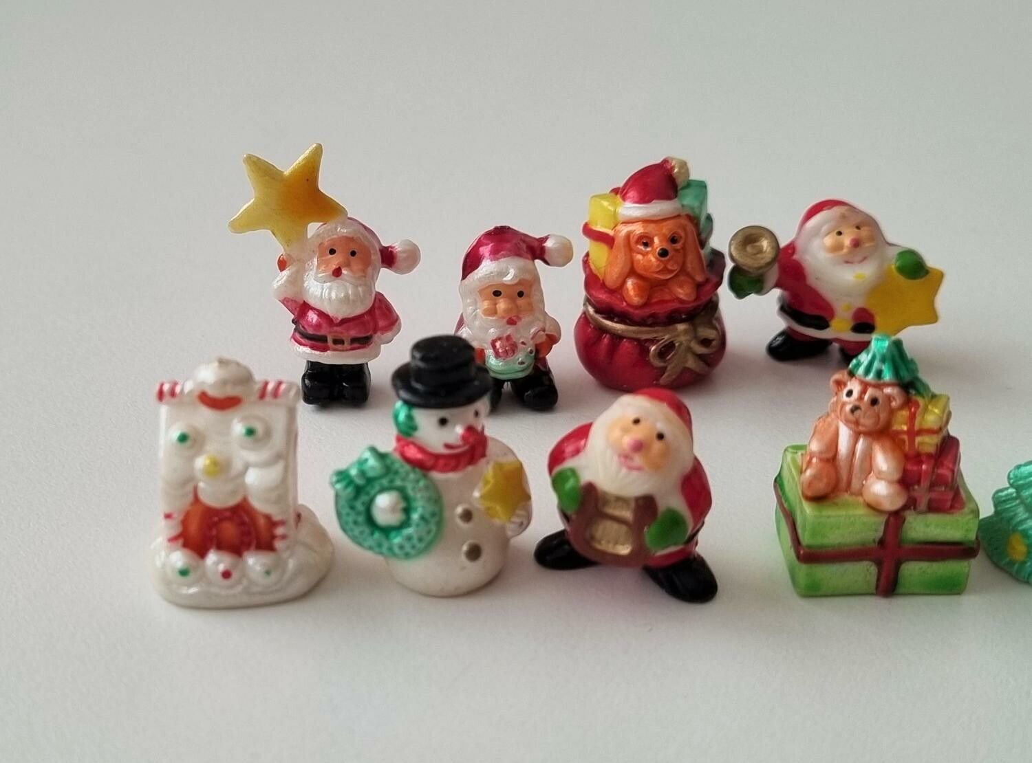 Handmålade miniatyrer / figuriner för jul, dockskåpet, tittskåp mm