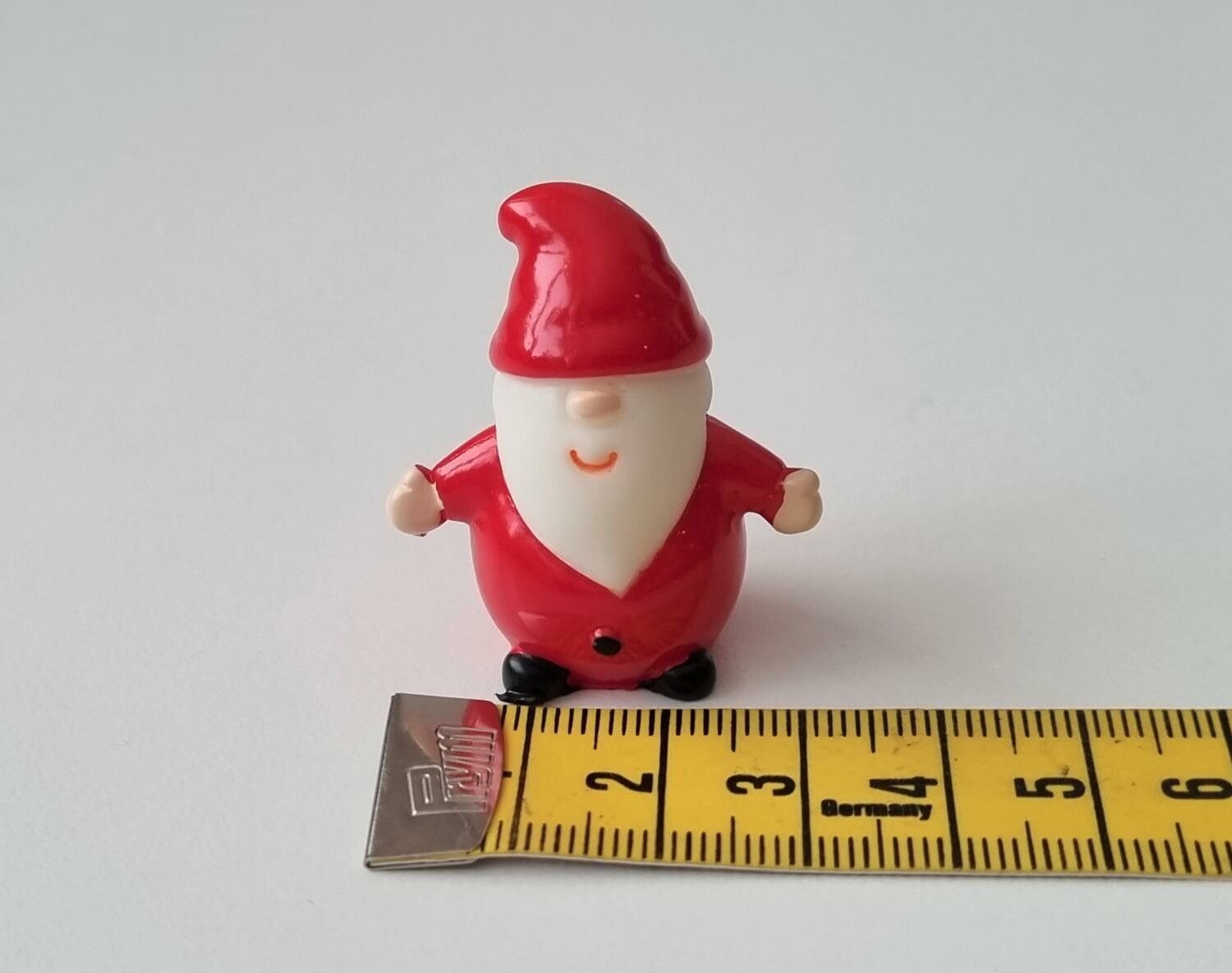 Handmålad tomte. Miniatyrer / figuriner för dockskåpet, tittskåp mm