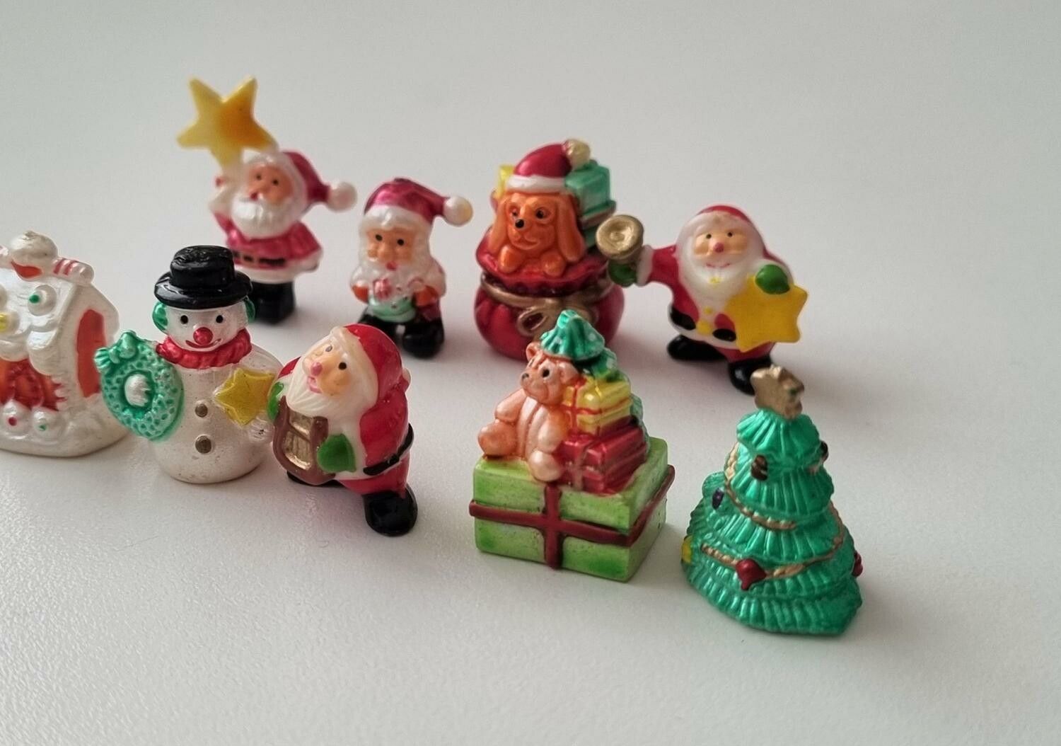 Handmålade miniatyrer / figuriner för jul, dockskåpet, tittskåp mm