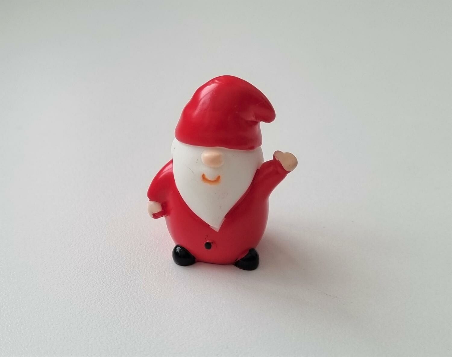 Handmålad tomte. Miniatyrer / figuriner för dockskåpet, tittskåp mm