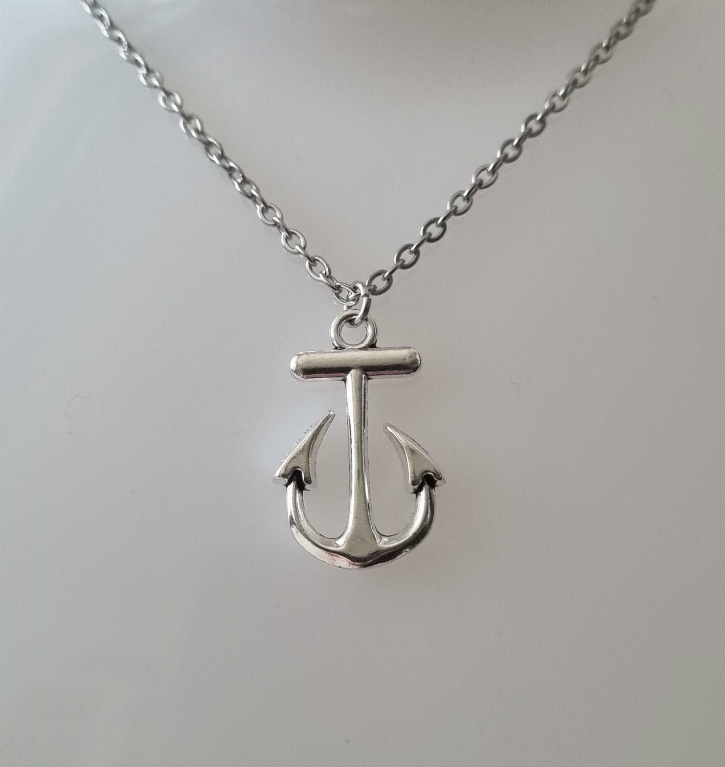 Silverfärgat halsband (45 cm) med ett sött ankare