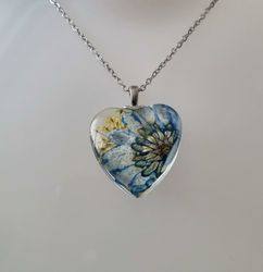 Halsband med hjärtformad glasberlock (60 cm lång kedja)