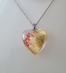 Halsband med hjärtformad glasberlock (50 cm lång kedja)