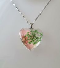 Halsband med hjärtformad glasberlock (50 cm lång justerbar kedja)