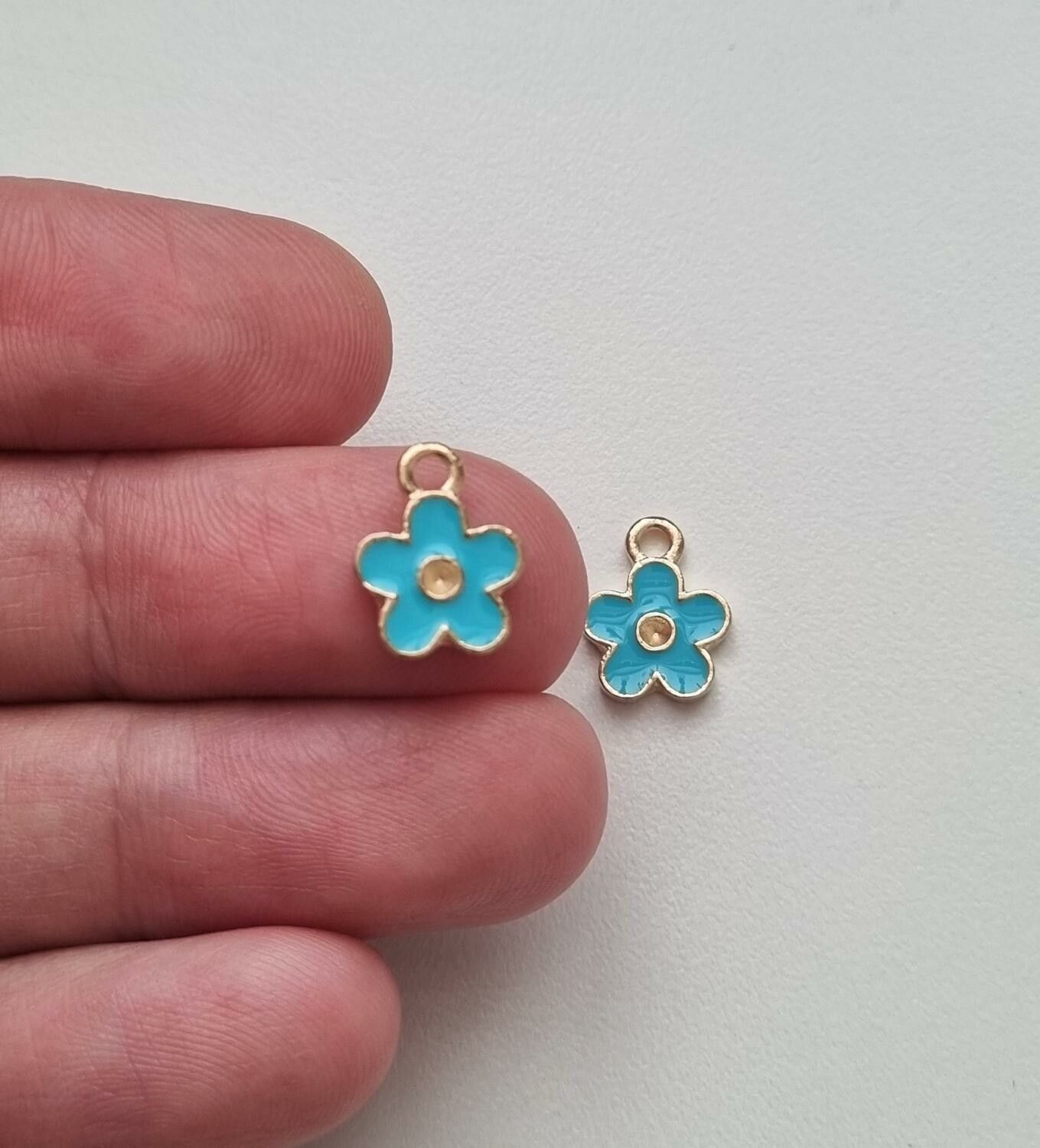 2 st blå blommor, berlocker charms (10 mm)