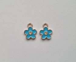 2 st blå blommor, berlocker charms (10 mm)