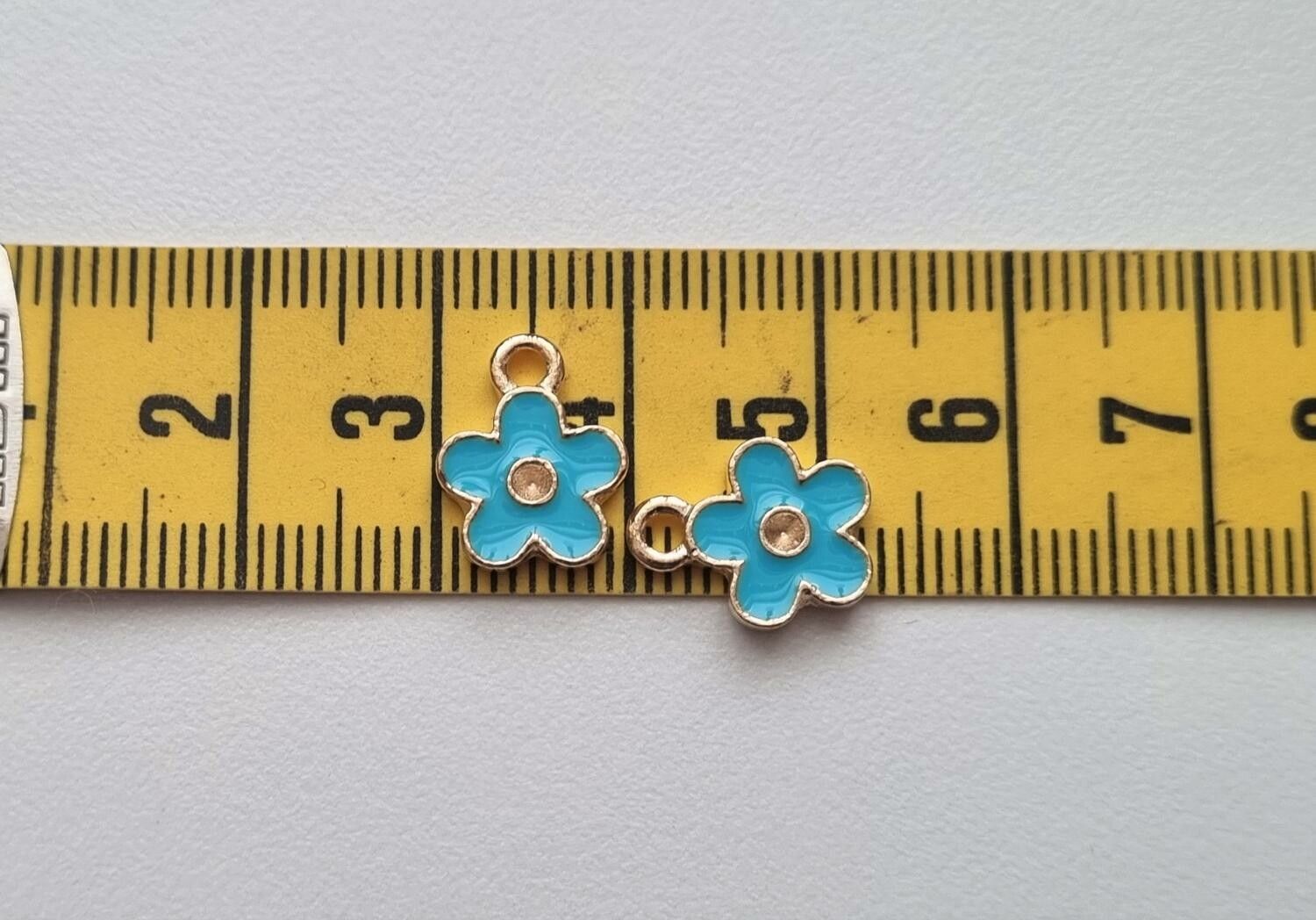 2 st blå blommor, berlocker charms (10 mm)