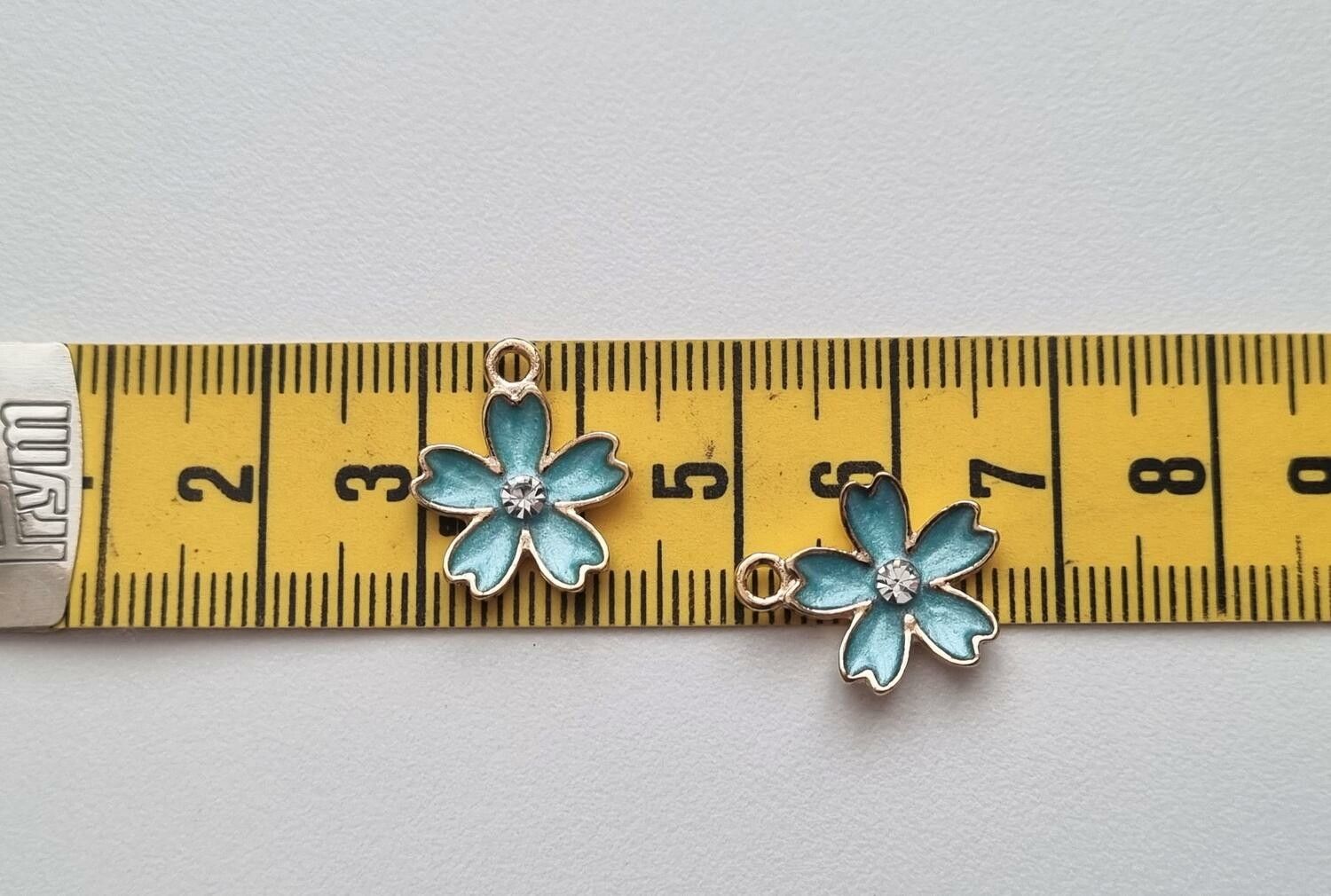 2 st blå blommor med strasspärla, berlocker charms