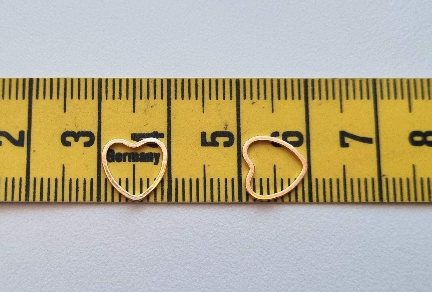 10 st guldfärgade hjärtan, berlocker / charms