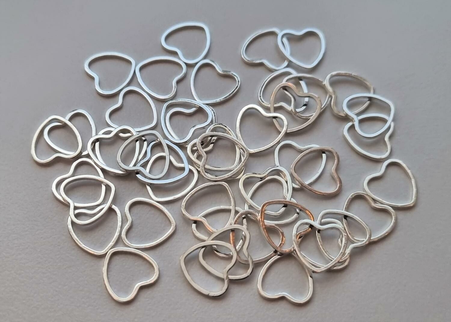 10 st silverfärgade hjärtan, berlocker / charms