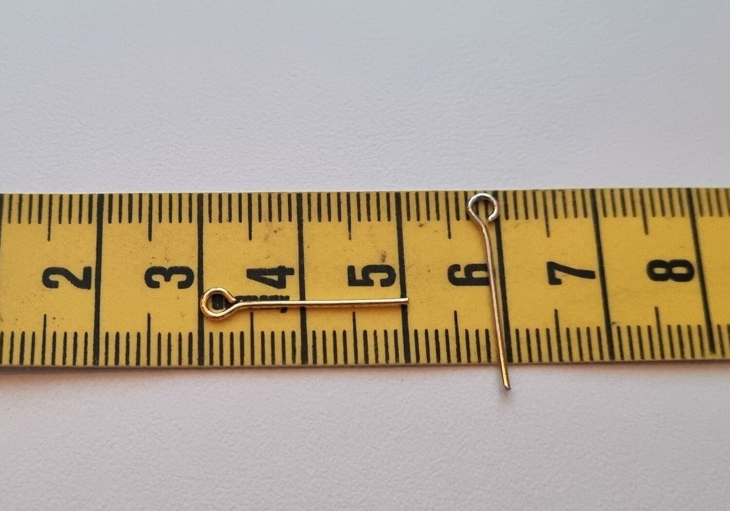 50 st ögelpinnar (20 mm, blandade färger)