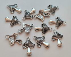 2 st Svampar berlocker / charms (silverfärgade)