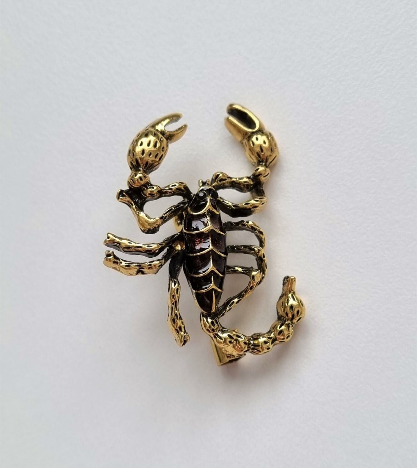 Brosch, söt liten skorpion (variant 1)