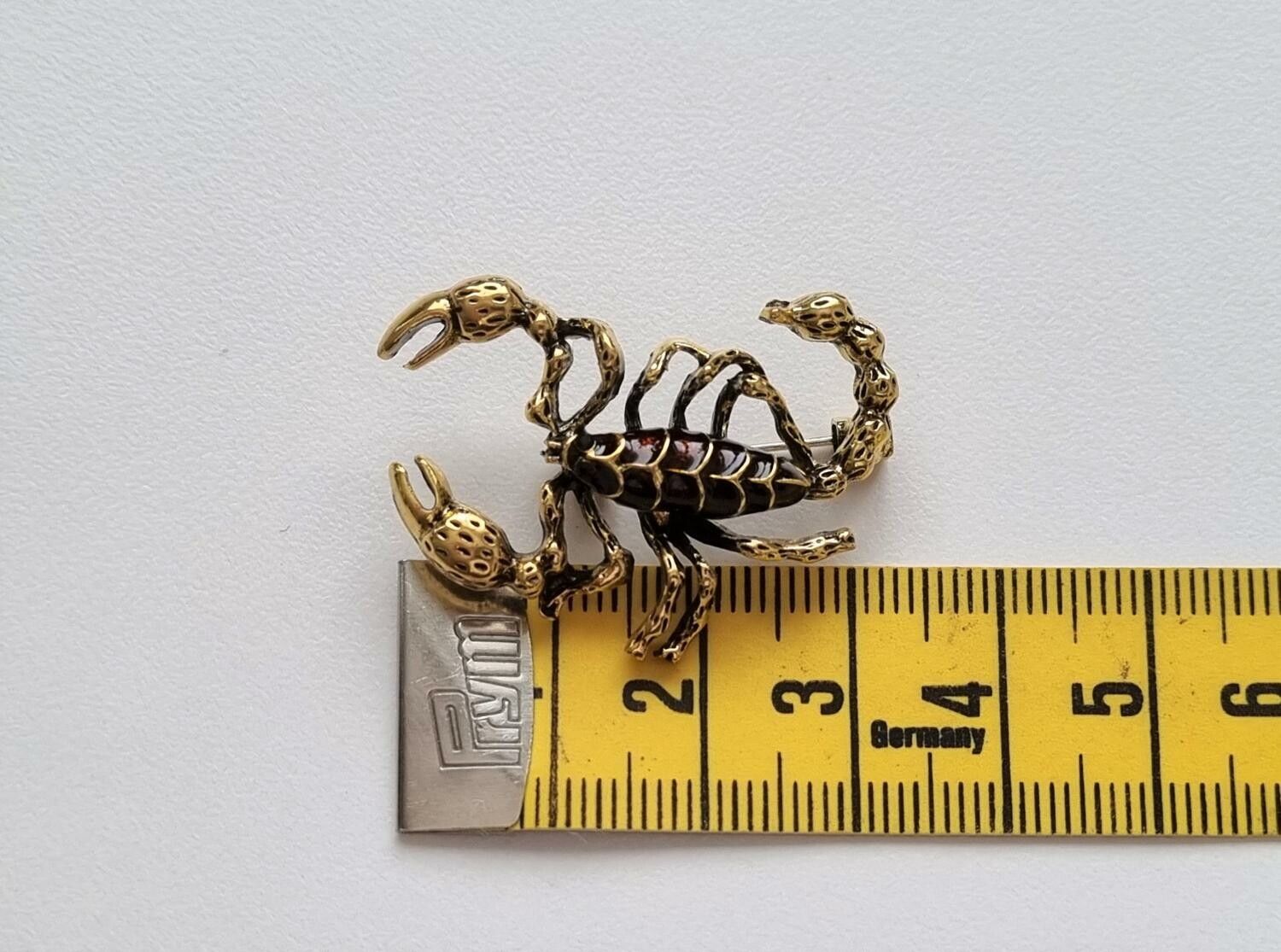 Brosch, söt liten skorpion (variant 1)