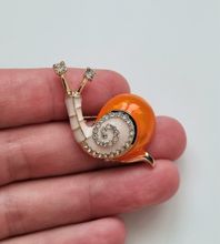 Brosch, gullig liten orange snigel