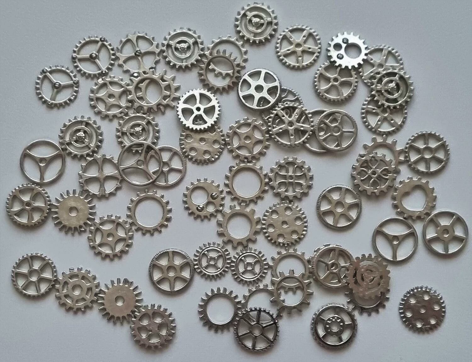 50 st kugghjul i steampunk, kuggar, gears minikugghjul (silverfärgade)