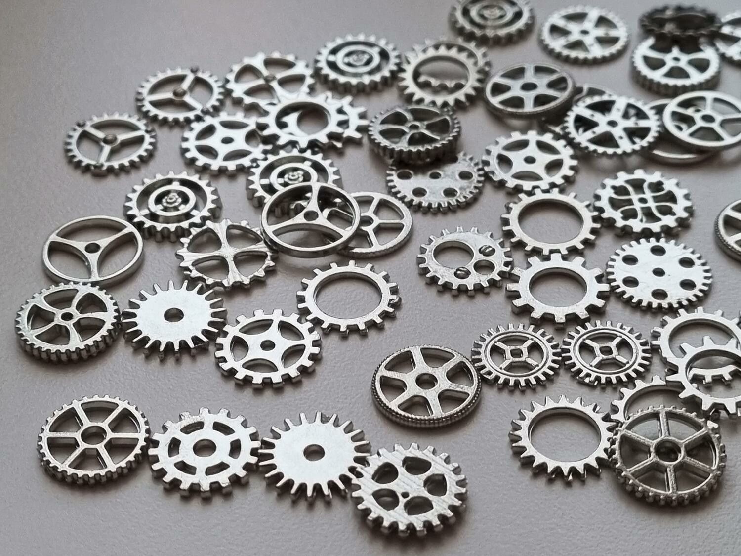 50 st kugghjul i steampunk, kuggar, gears minikugghjul (silverfärgade)