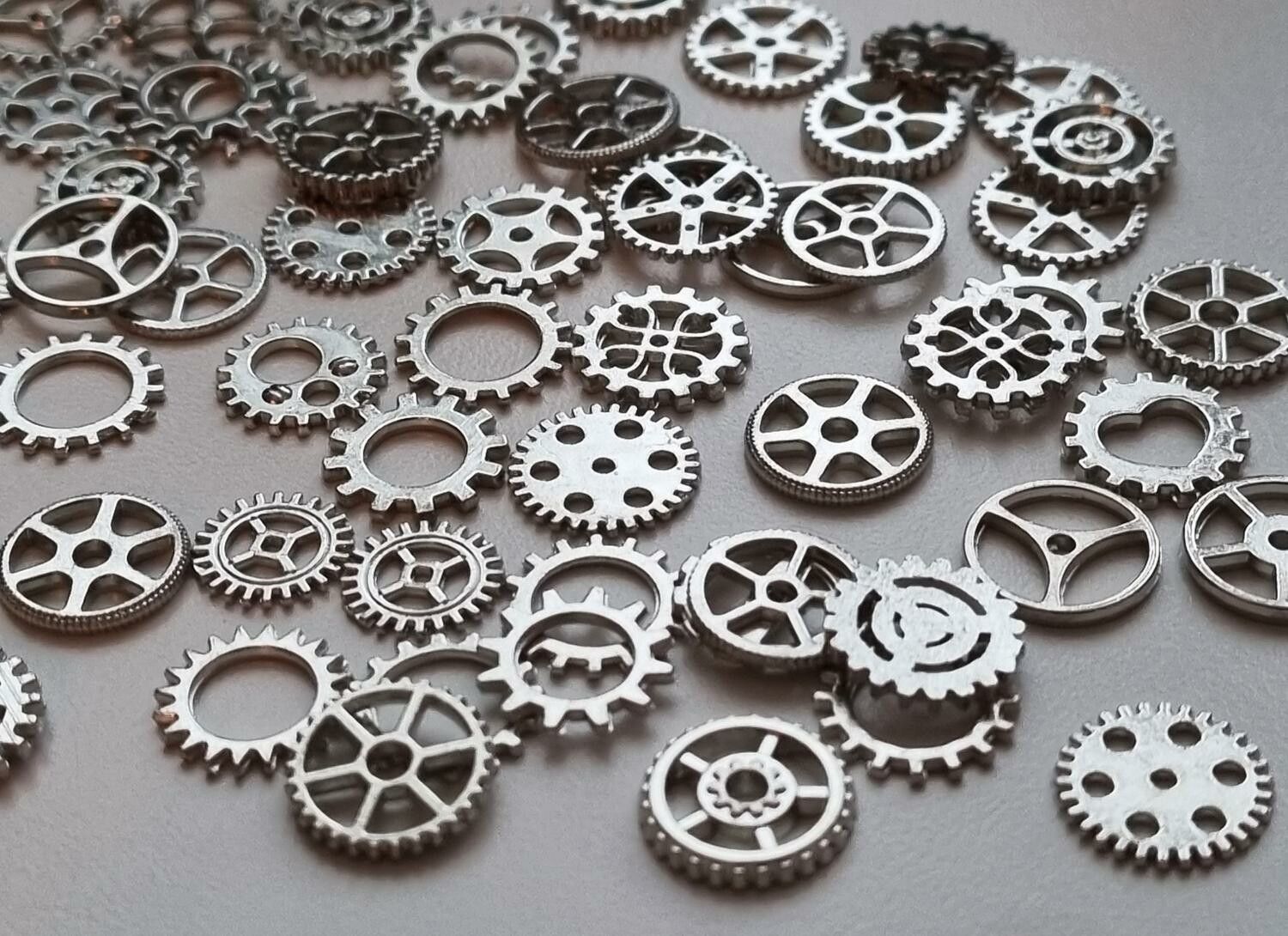 50 st kugghjul i steampunk, kuggar, gears minikugghjul (silverfärgade)