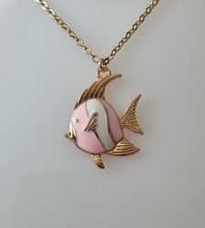 Guldfärgat halsband (50 cm) med fisk som berlock