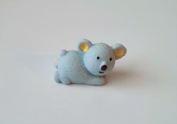 Gullig liten Koala. Miniatyr / figurin för dockhus, tittskåp mm (variant 4)