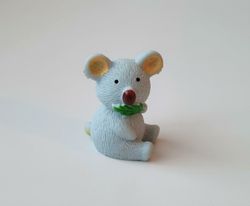 Gullig liten Koala. Miniatyr / figurin för dockhus, tittskåp mm (variant 5)