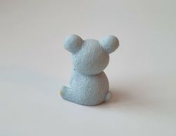 Gullig liten Koala. Miniatyr / figurin för dockhus, tittskåp mm (variant 5)