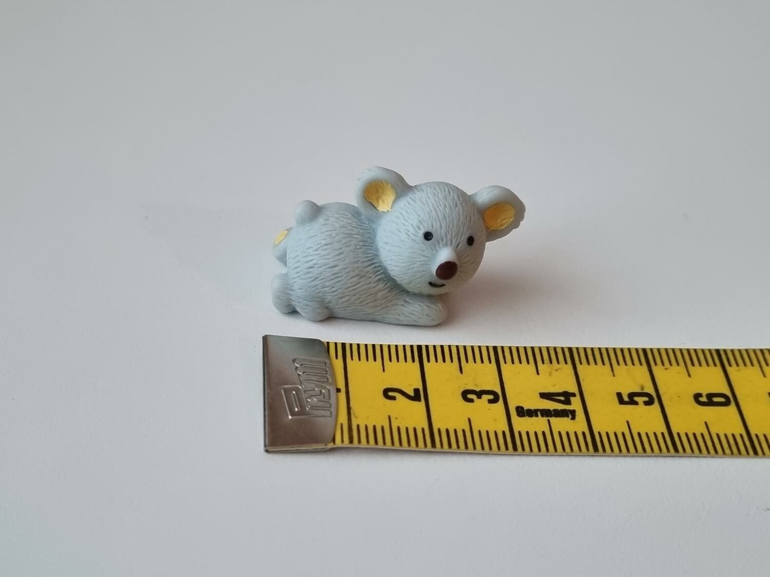 Gullig liten Koala. Miniatyr / figurin för dockhus, tittskåp mm (variant 4)