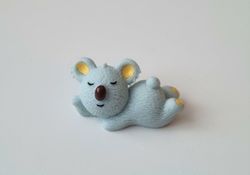 Gullig liten Koala. Miniatyr / figurin för dockhus, tittskåp mm (variant 2)