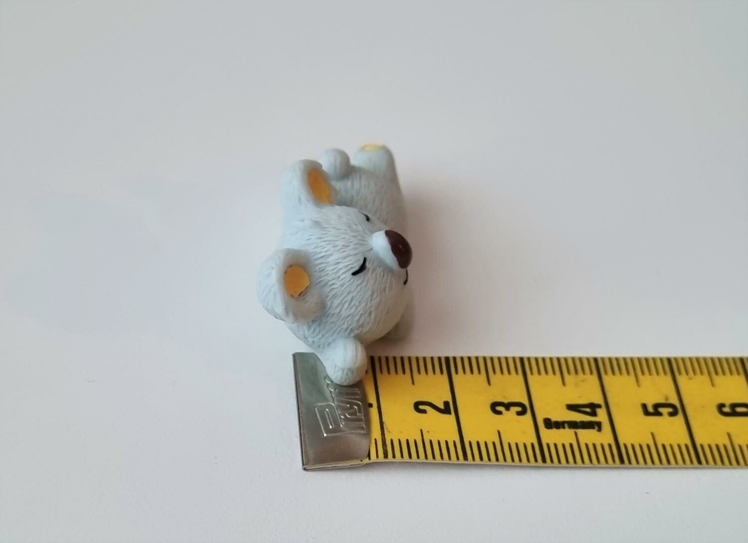 Gullig liten Koala. Miniatyr / figurin för dockhus, tittskåp mm (variant 2)